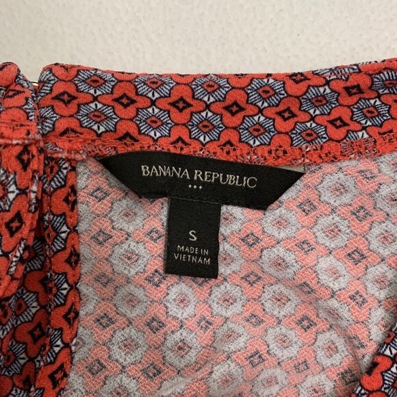 Banana Republic Top Women’s Small Red Gray Black Pattern Short Sleeve - Picture 6 of 7